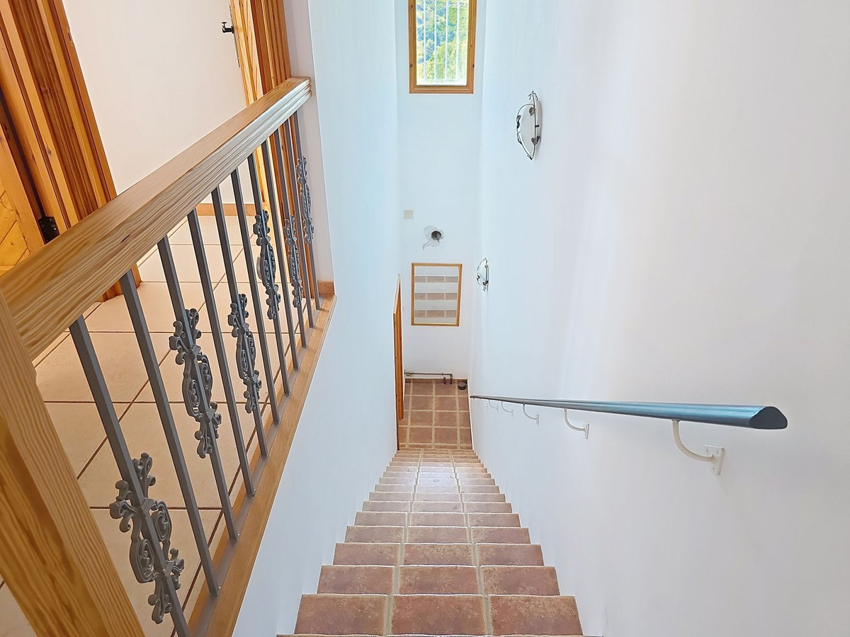 Huis te koop in Sedella | 4 slaapkamers H5026366