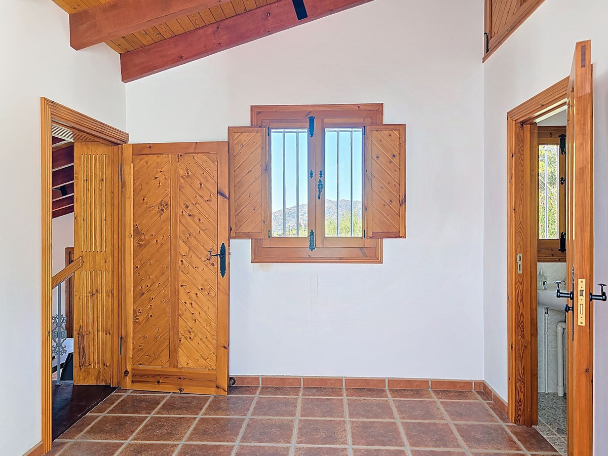 Huis te koop in Sedella | 4 slaapkamers H5026366