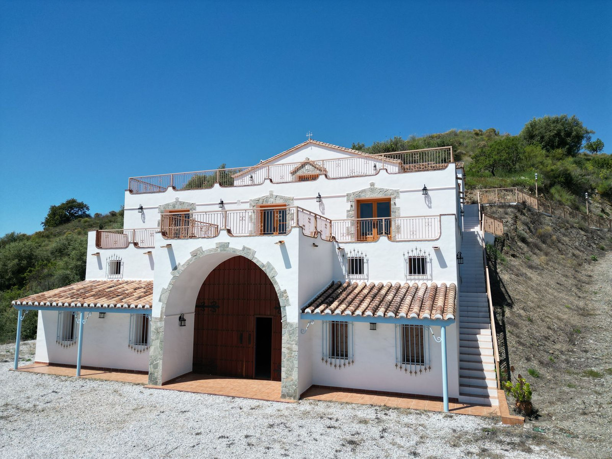 Huis te koop in Sedella | 4 slaapkamers H5026366