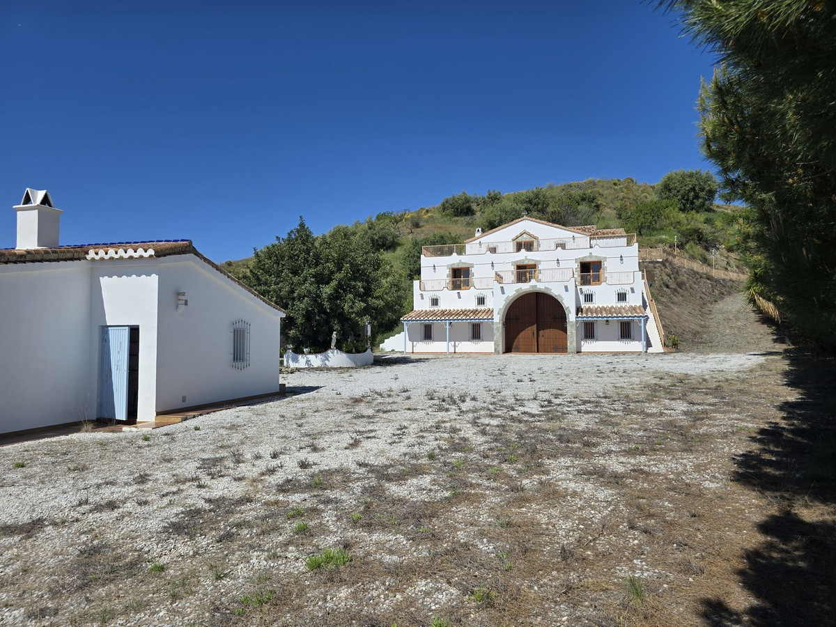 Huis te koop in Sedella | 4 slaapkamers H5026366