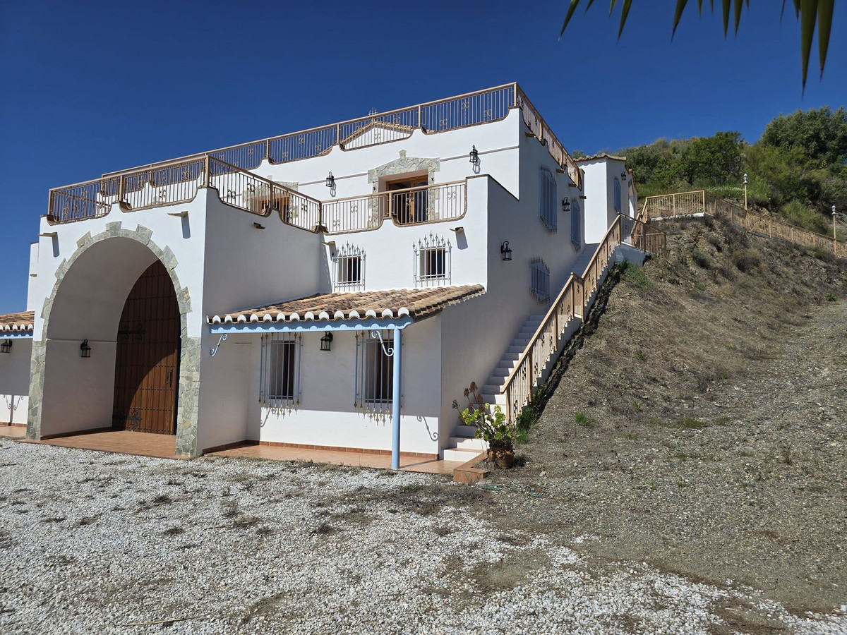 Huis te koop in Sedella | 4 slaapkamers H5026366