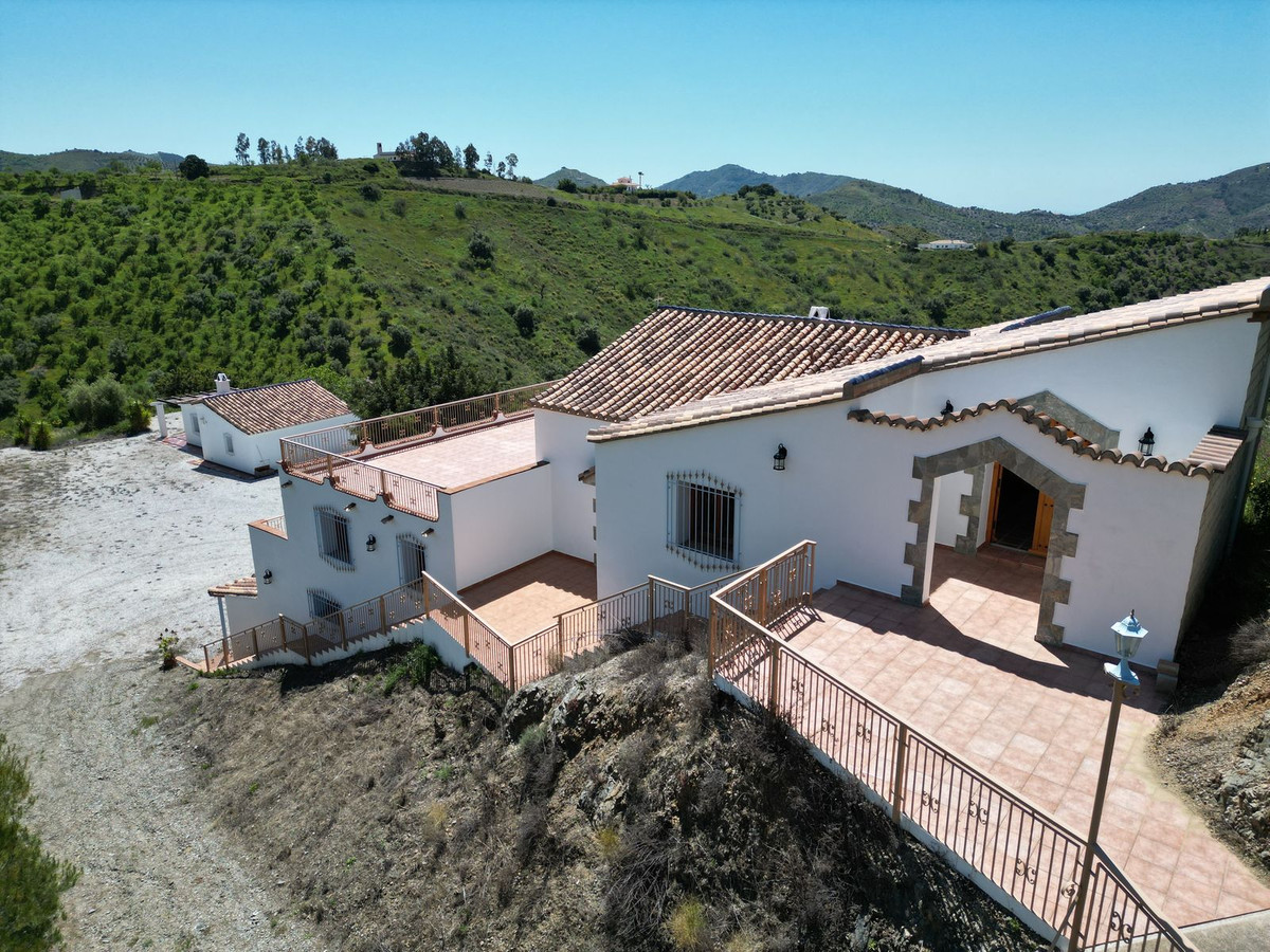 Huis te koop in Sedella | 4 slaapkamers H5026366