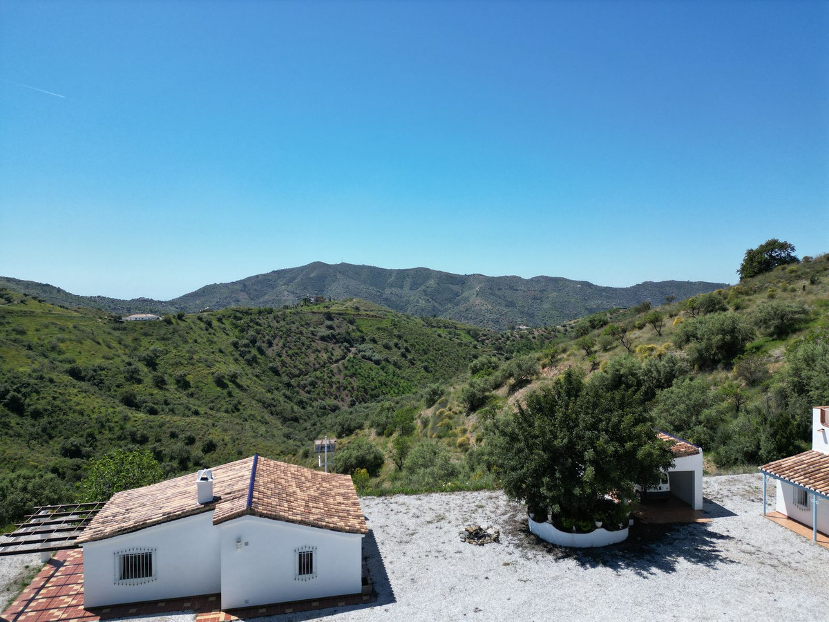 Huis te koop in Sedella | 4 slaapkamers H5026366