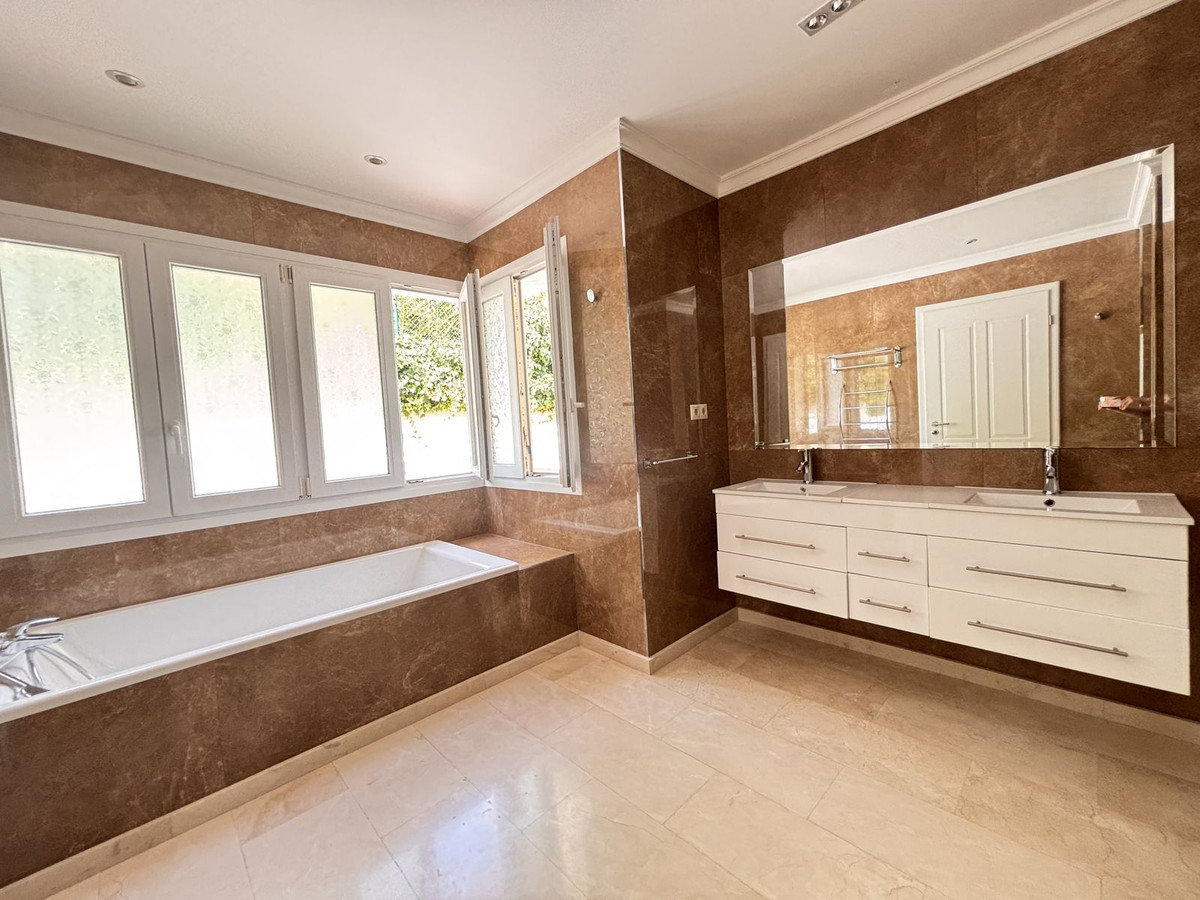 Vrijstaande Villa te koop in Selwo | 5 slaapkamers H5104306