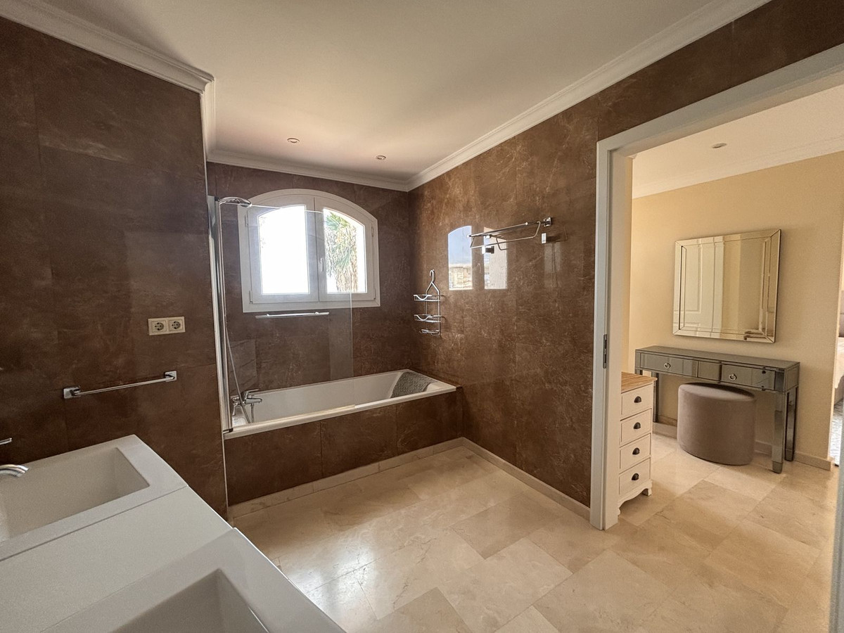 Vrijstaande Villa te koop in Selwo | 5 slaapkamers H5104306