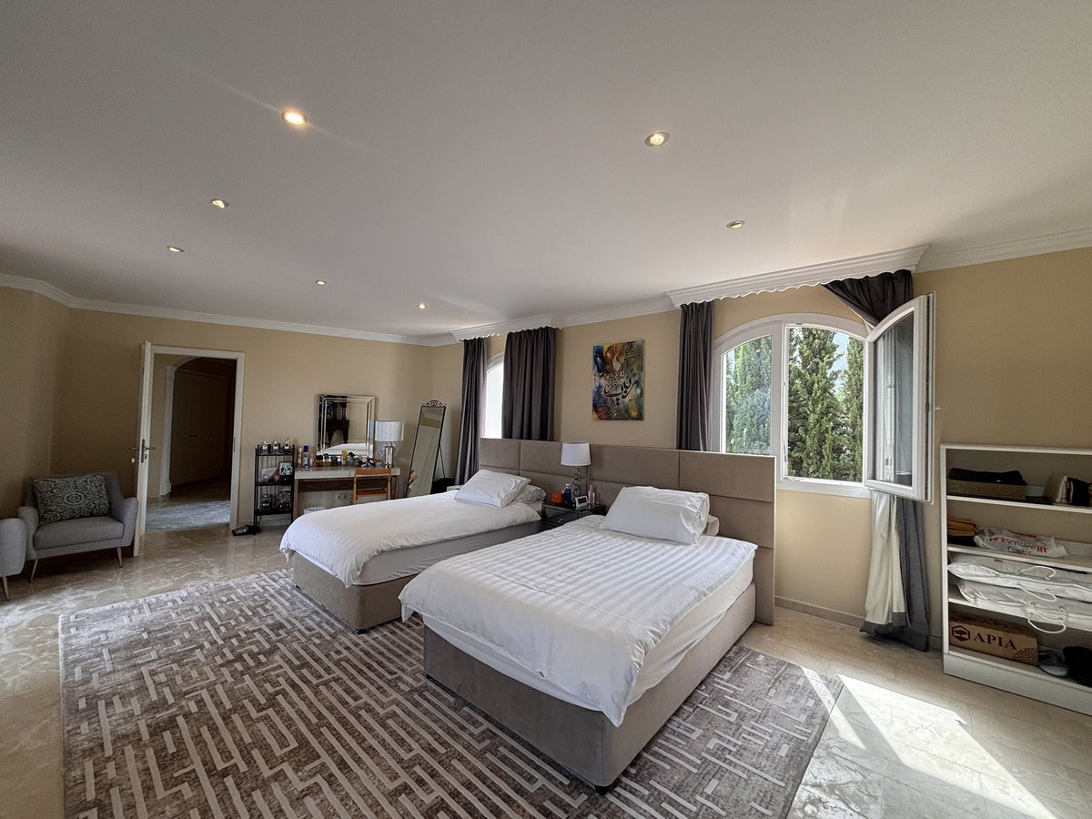 Vrijstaande Villa te koop in Selwo | 5 slaapkamers H5104306