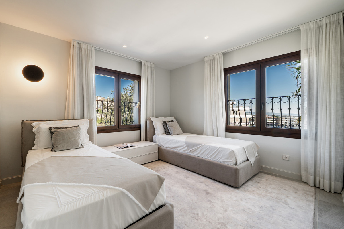 Vrijstaande Villa te koop in Selwo | 5 slaapkamers H5318275