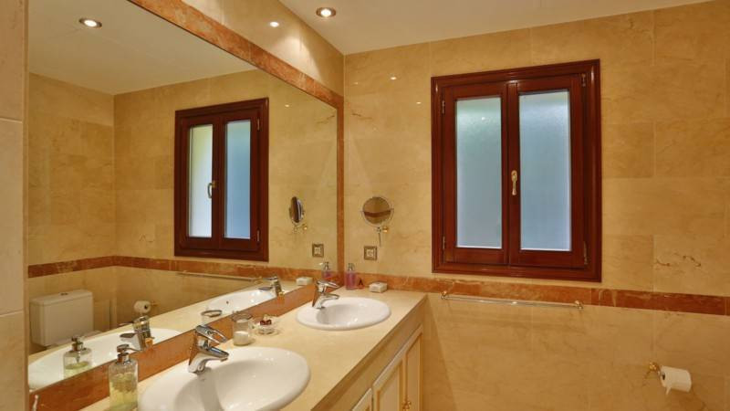Huis te koop in Sierra Blanca | 5 slaapkamers H2500697