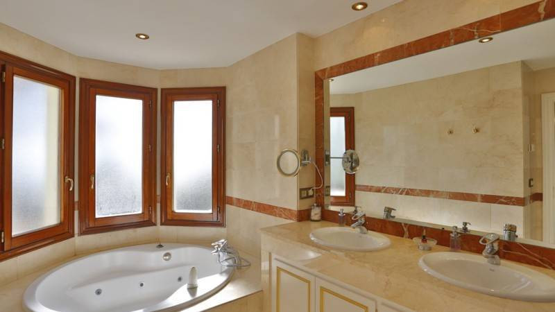 Huis te koop in Sierra Blanca | 5 slaapkamers H2500697