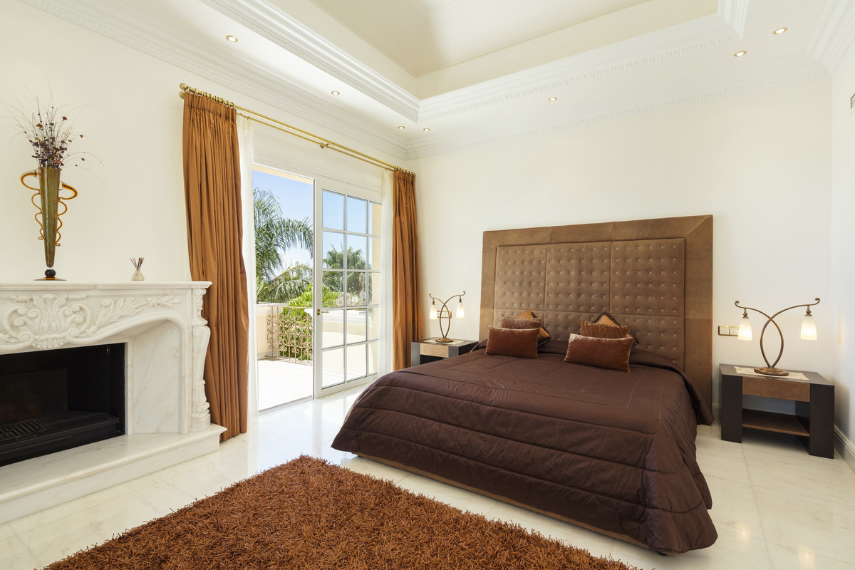 Huis te koop in Sierra Blanca | 7 slaapkamers H2812292