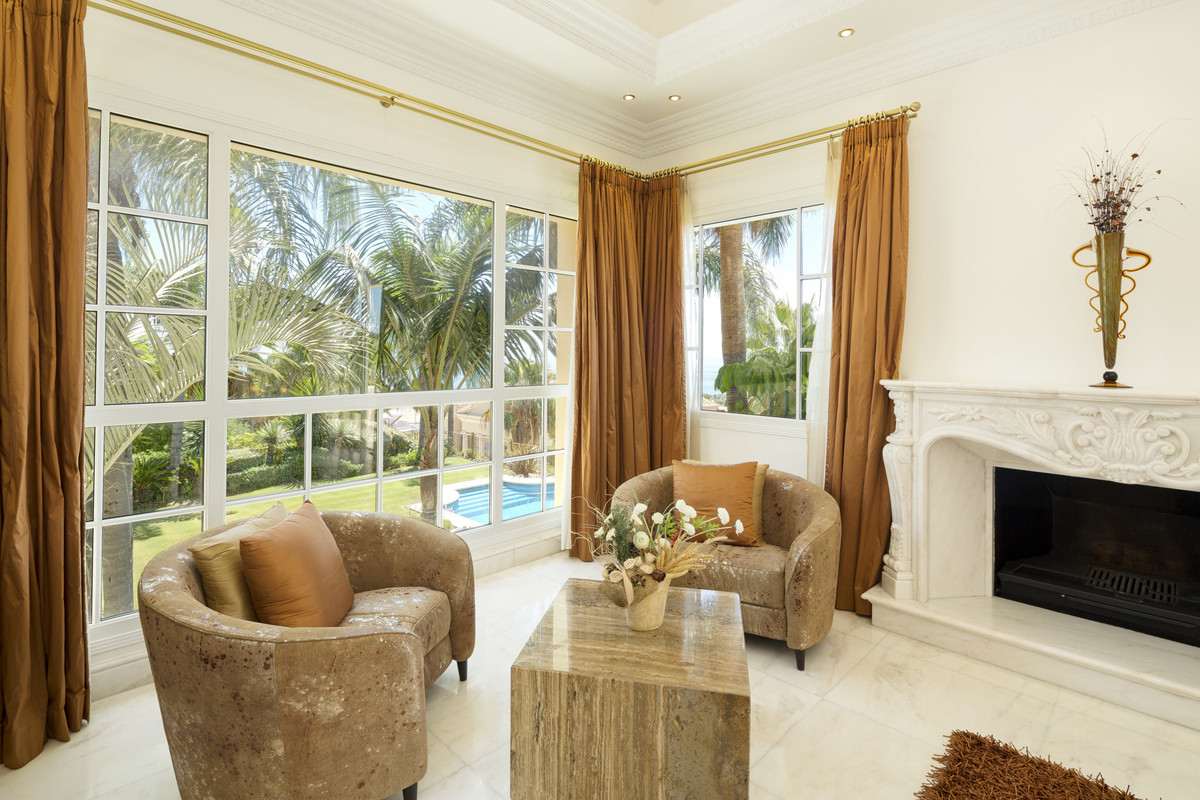 Huis te koop in Sierra Blanca | 7 slaapkamers H2812292