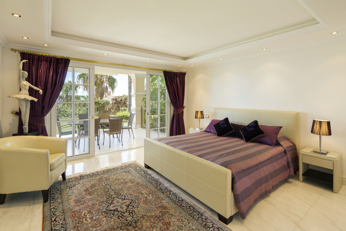 Huis te koop in Sierra Blanca | 7 slaapkamers H2812292