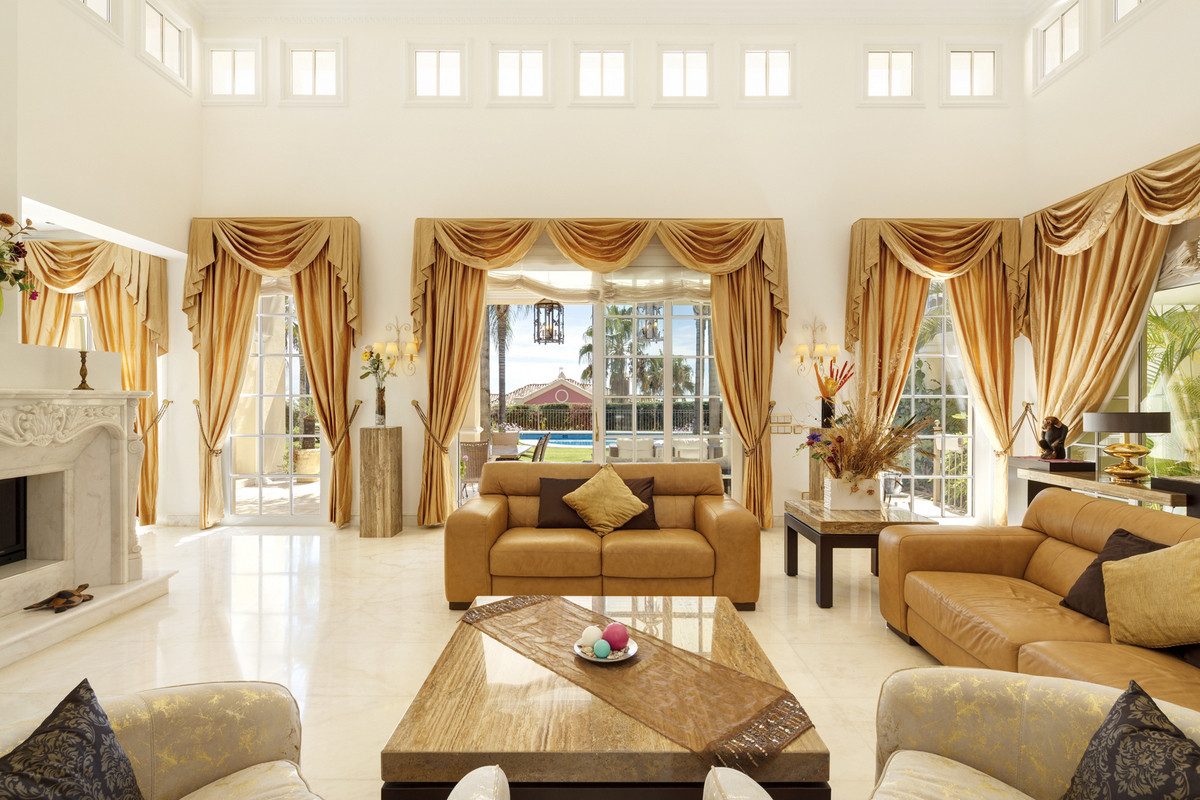 Huis te koop in Sierra Blanca | 7 slaapkamers H2812292