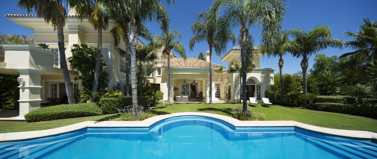 Huis te koop in Sierra Blanca | 7 slaapkamers H2812292