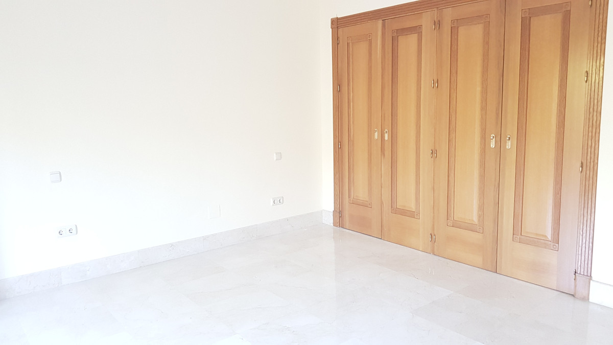 Huis te koop in Sierra Blanca | 4 slaapkamers H3743206