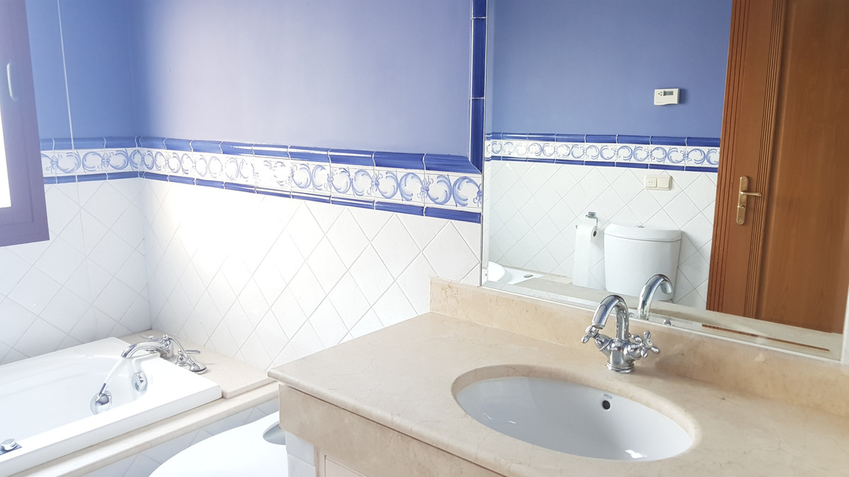 Huis te koop in Sierra Blanca | 4 slaapkamers H3743206