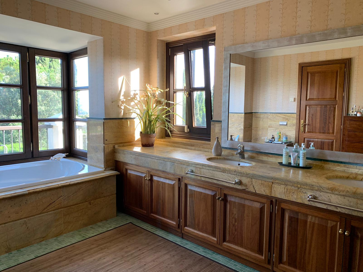 Huis te koop in Sierra Blanca | 5 slaapkamers H3761173