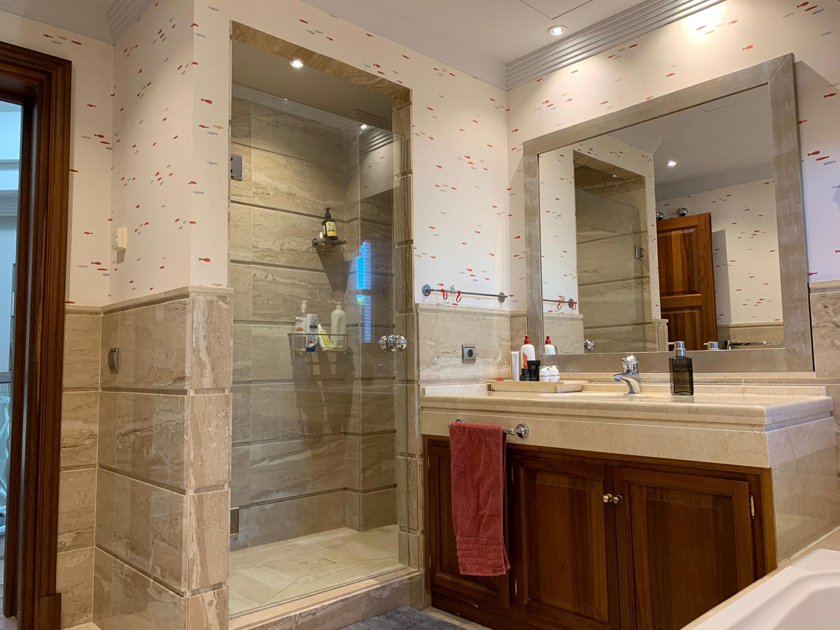 Huis te koop in Sierra Blanca | 5 slaapkamers H3761173