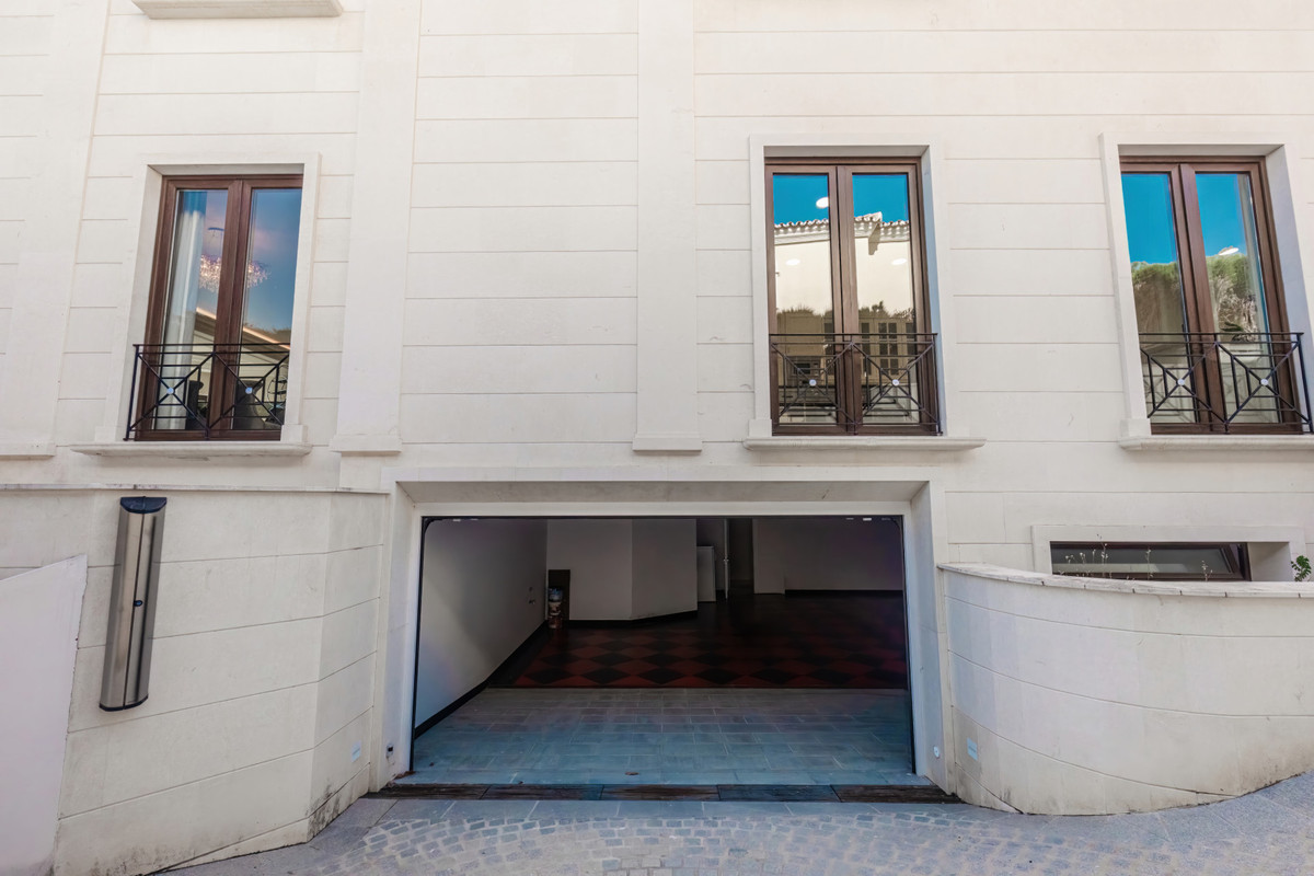 Huis te koop in Sierra Blanca | 8 slaapkamers H5067382