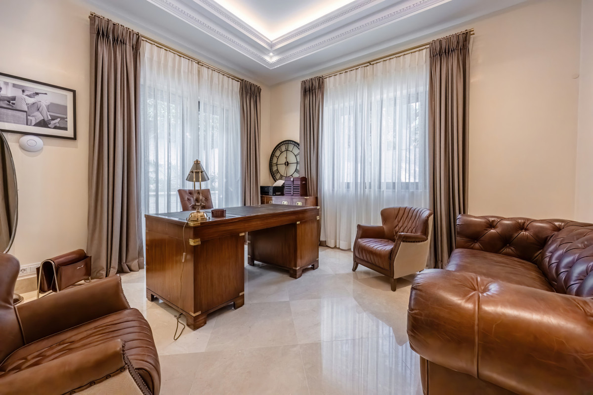 Huis te koop in Sierra Blanca | 8 slaapkamers H5067382