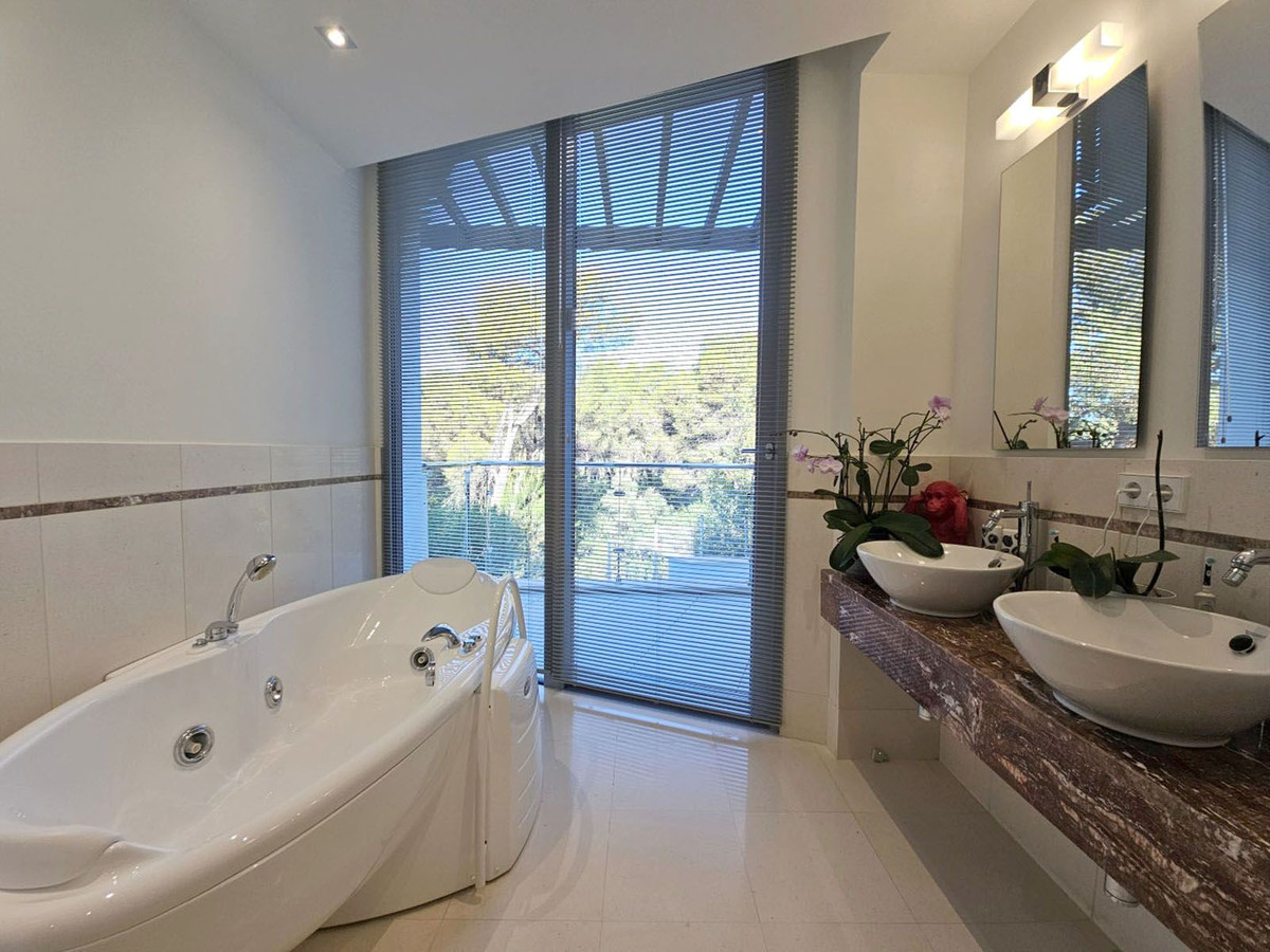 Huis te koop in Sierra Blanca | 4 slaapkamers H5147527