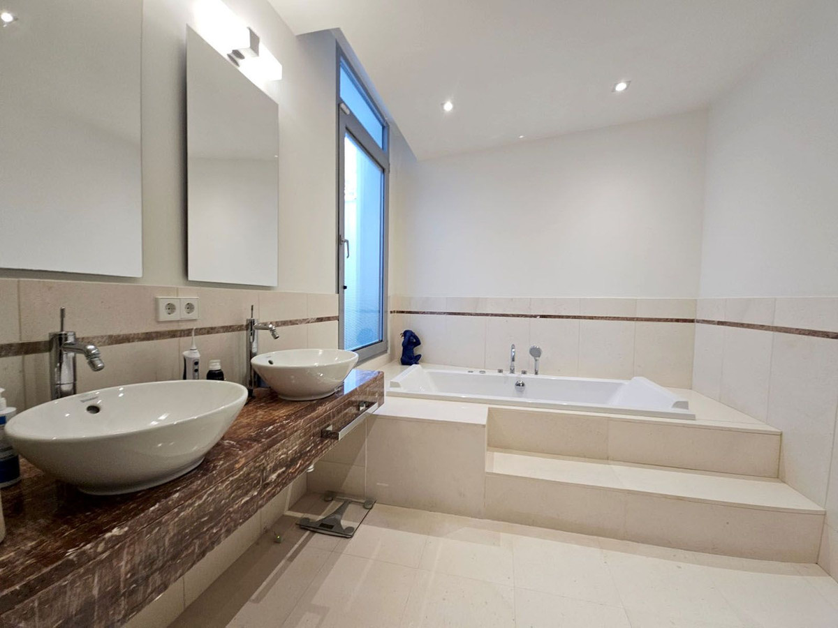 Huis te koop in Sierra Blanca | 4 slaapkamers H5147527