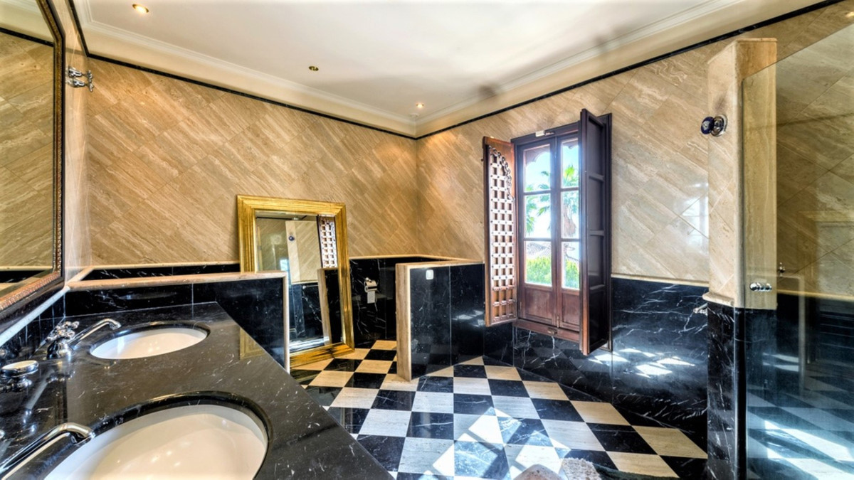 Huis te koop in Sierra Blanca | 6 slaapkamers H5220262