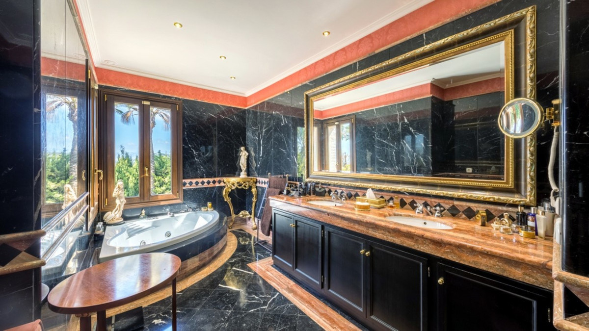 Huis te koop in Sierra Blanca | 6 slaapkamers H5220262