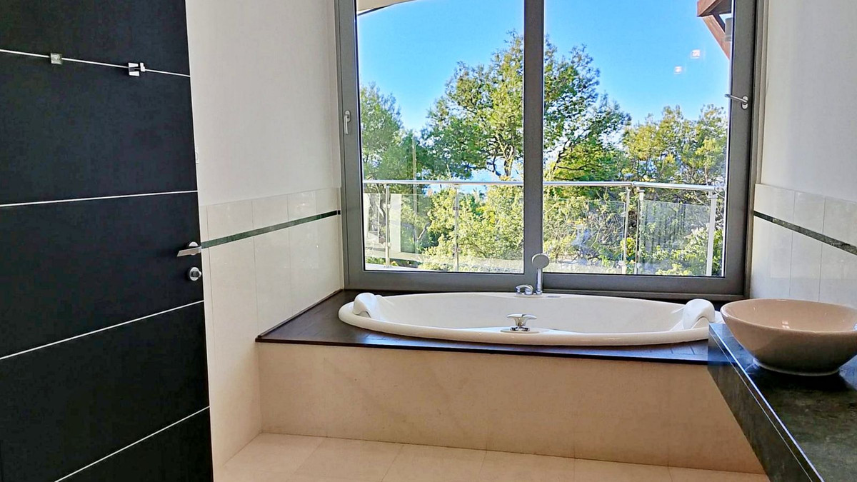 Huis te koop in Sierra Blanca | 5 slaapkamers H5235598