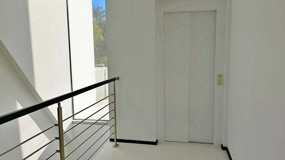 Huis te koop in Sierra Blanca | 5 slaapkamers H5235598