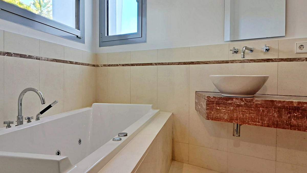 Huis te koop in Sierra Blanca | 5 slaapkamers H5235598