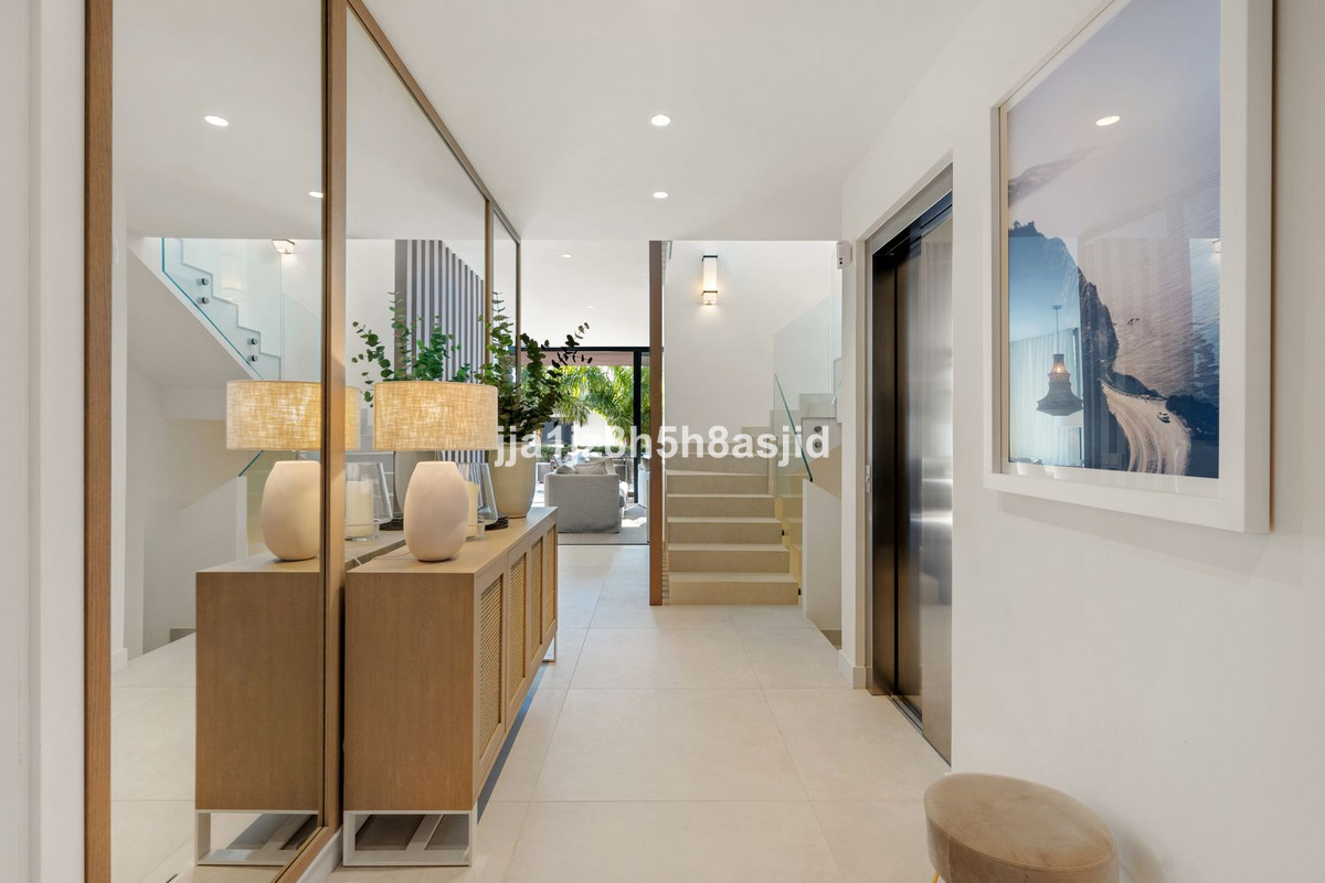 Duplex te koop in Sierra Blanca | 4 slaapkamers H5264362