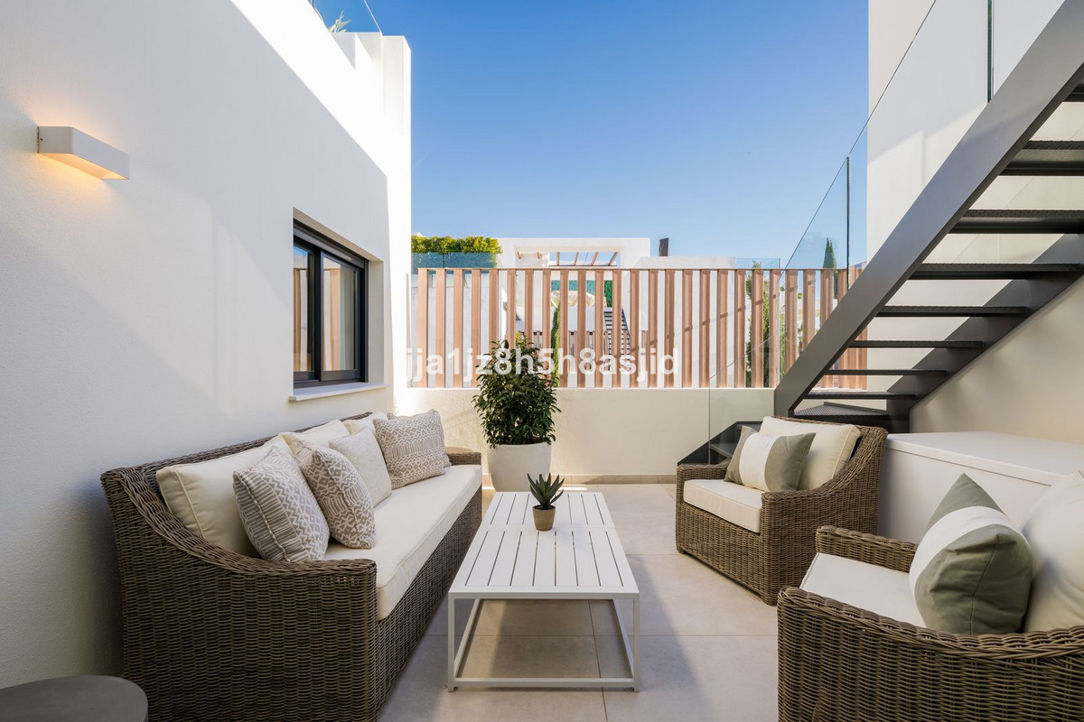 Duplex te koop in Sierra Blanca | 4 slaapkamers H5264362