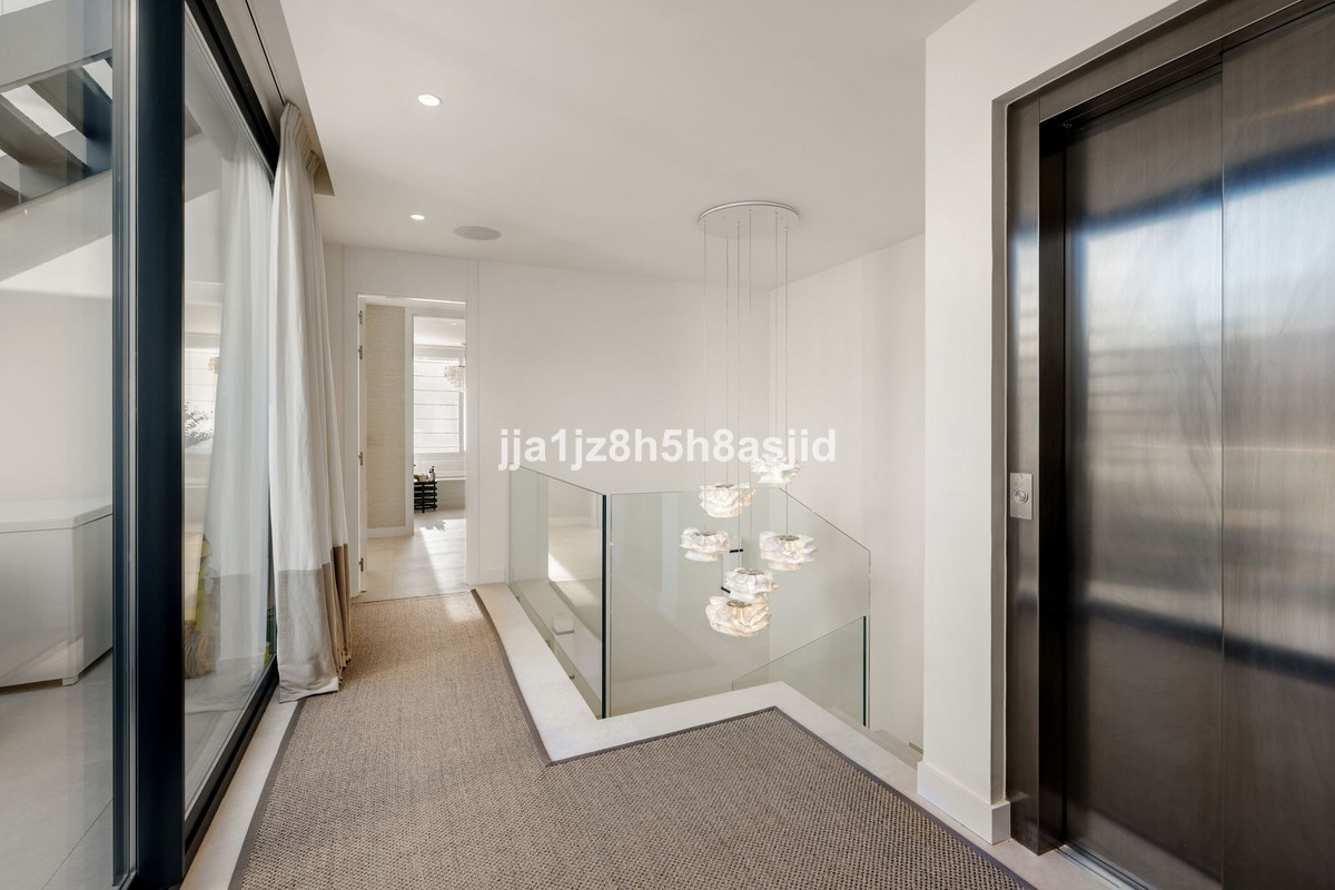 Duplex te koop in Sierra Blanca | 4 slaapkamers H5264362