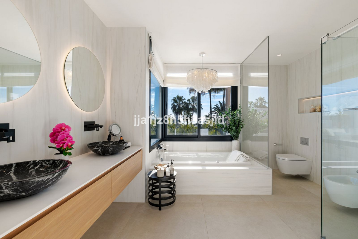 Duplex te koop in Sierra Blanca | 4 slaapkamers H5264362