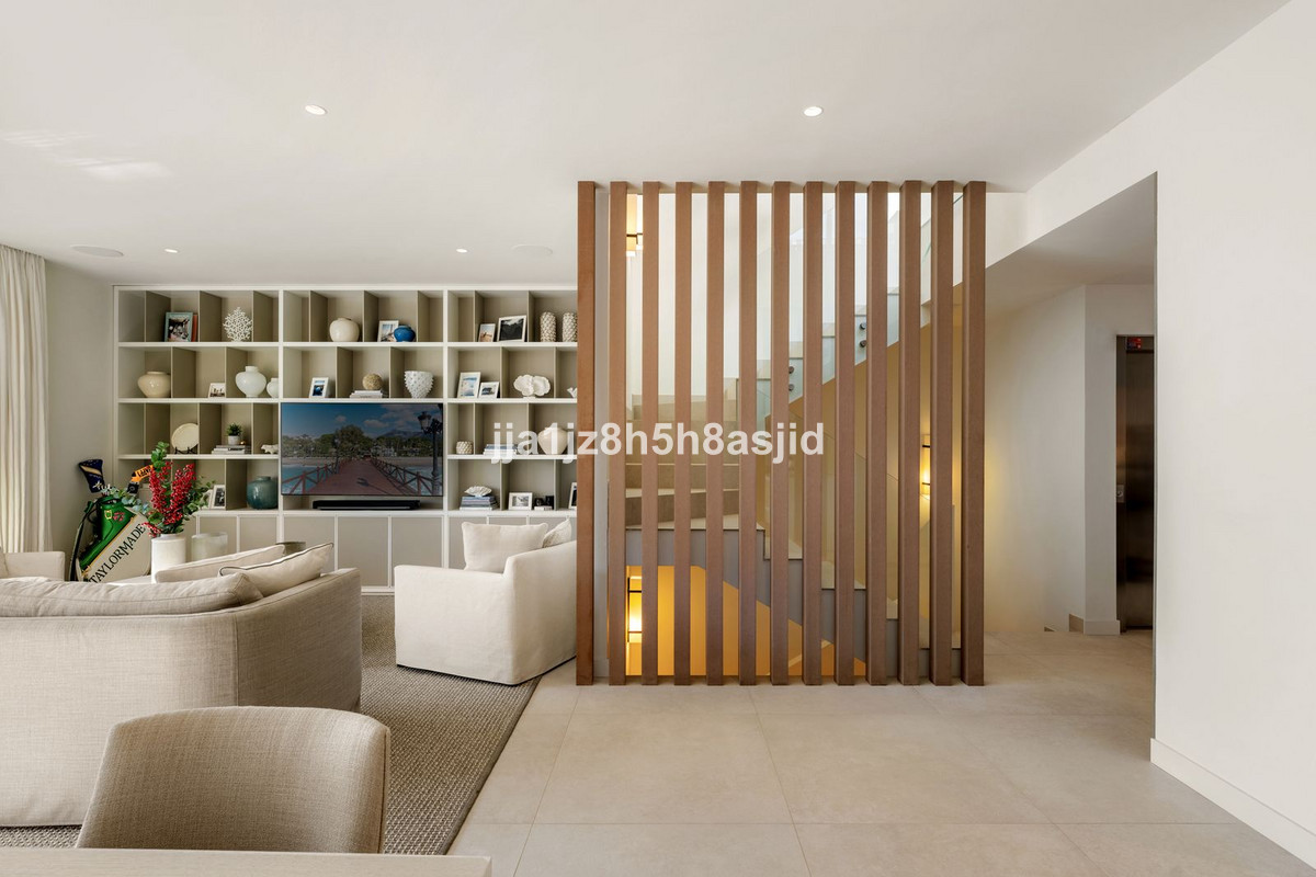 Duplex te koop in Sierra Blanca | 4 slaapkamers H5264362