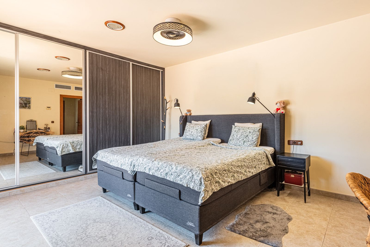 Huis te koop in Sierrezuela | 4 slaapkamers H5384209