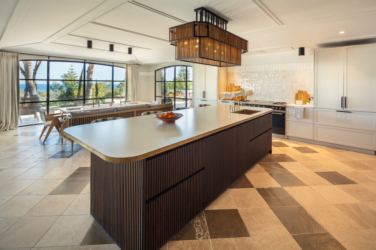 Huis te koop in The Golden Mile | 16 slaapkamers H4059976