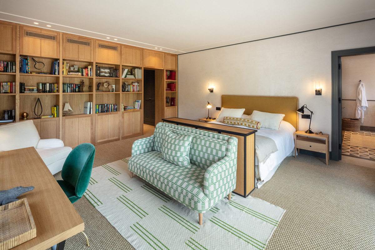 Huis te koop in The Golden Mile | 16 slaapkamers H4059976