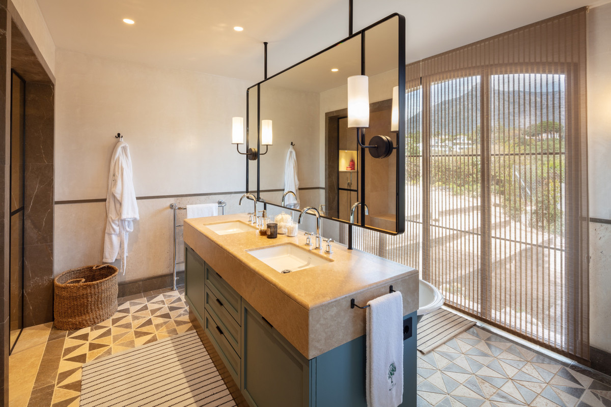 Huis te koop in The Golden Mile | 16 slaapkamers H4059976