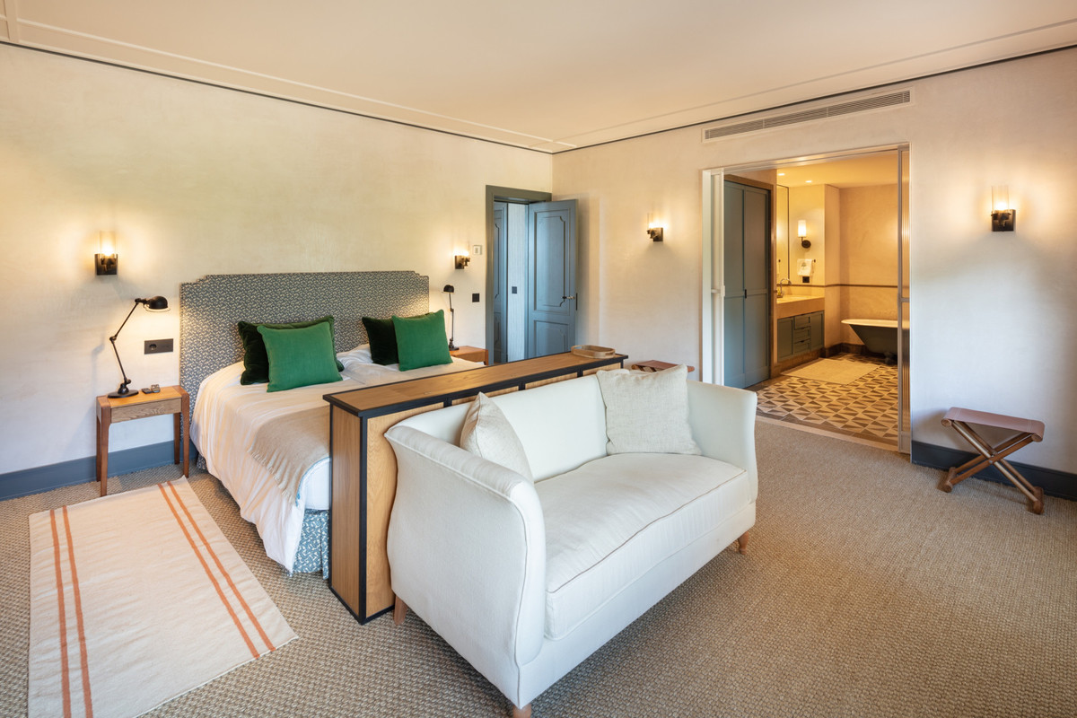 Huis te koop in The Golden Mile | 16 slaapkamers H4059976