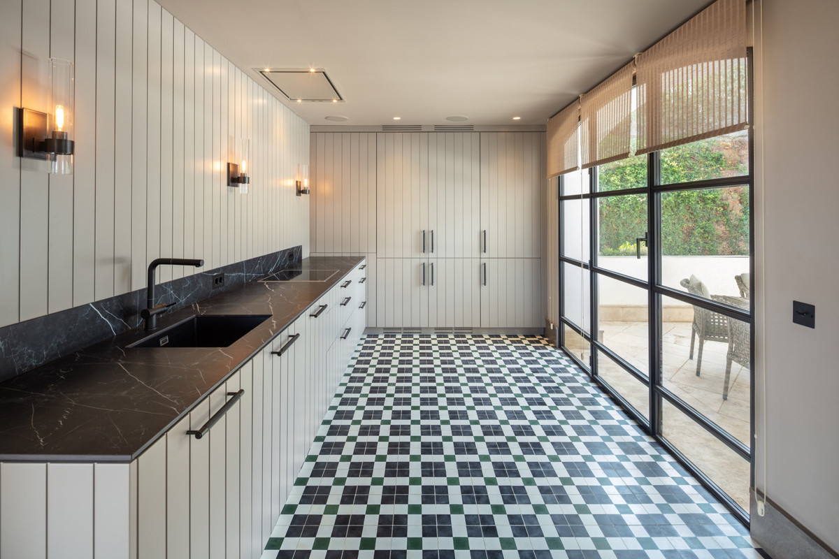 Huis te koop in The Golden Mile | 16 slaapkamers H4059976