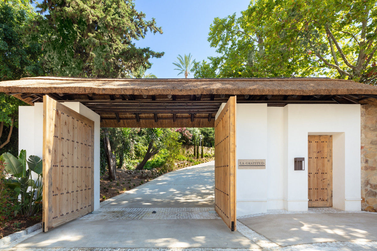 Huis te koop in The Golden Mile | 16 slaapkamers H4059976