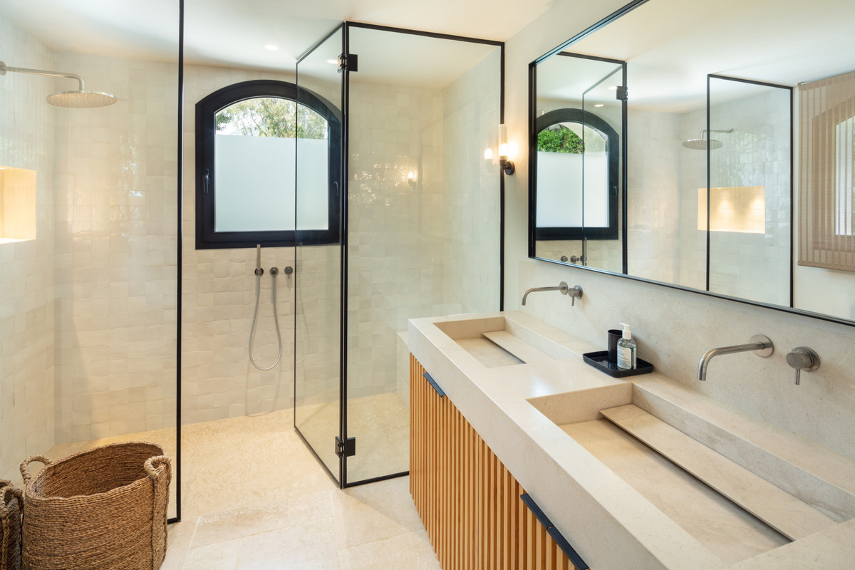 Huis te koop in The Golden Mile | 16 slaapkamers H4059976