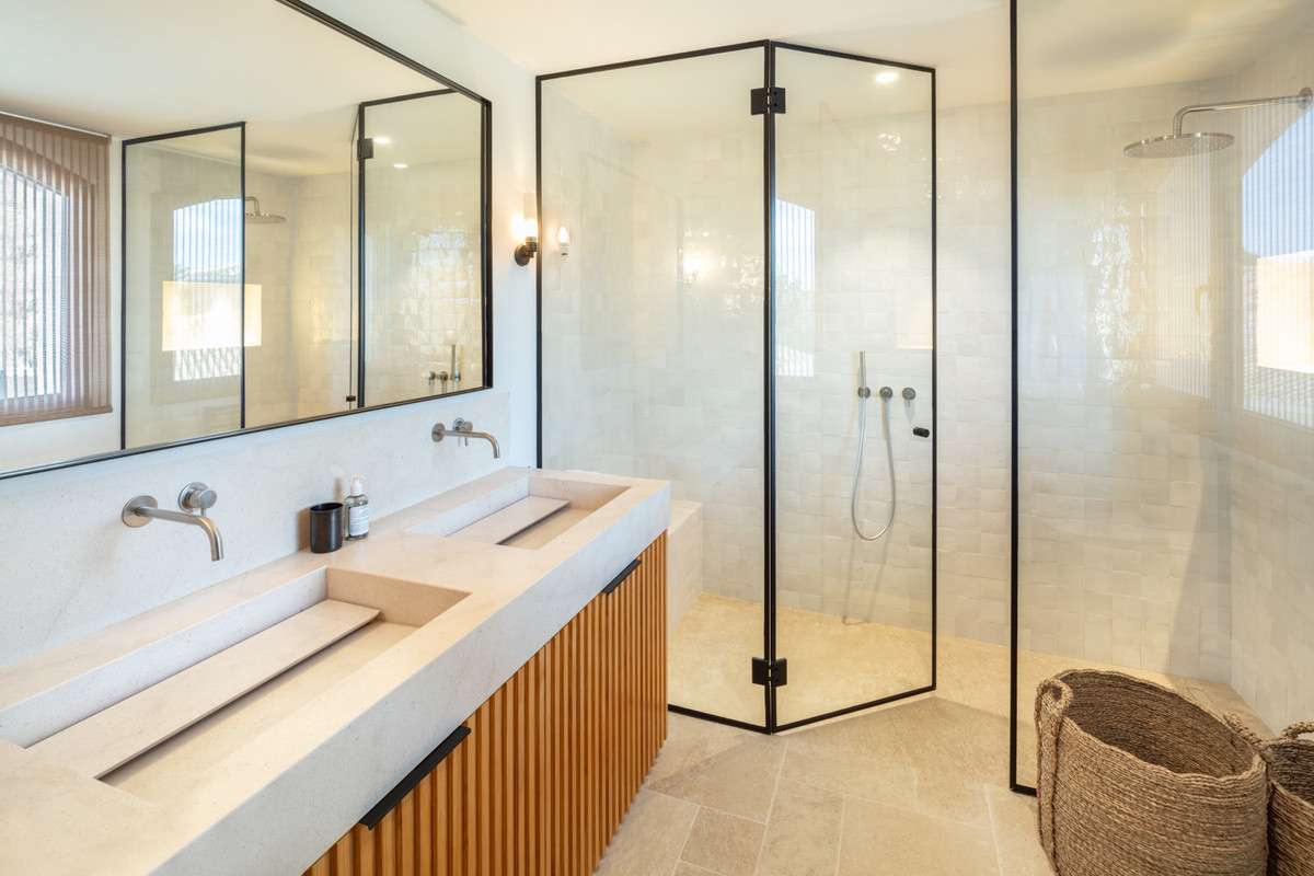 Huis te koop in The Golden Mile | 16 slaapkamers H4059976