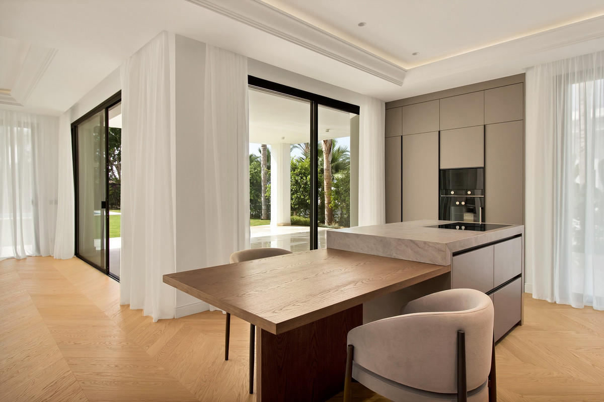 Huis te koop in The Golden Mile | 6 slaapkamers H4300111