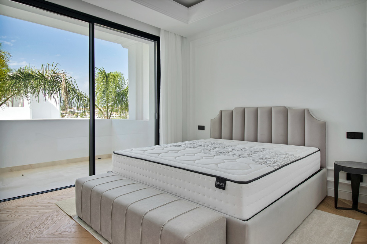 Huis te koop in The Golden Mile | 6 slaapkamers H4300111