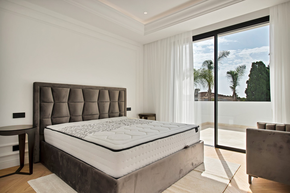 Huis te koop in The Golden Mile | 6 slaapkamers H4300111