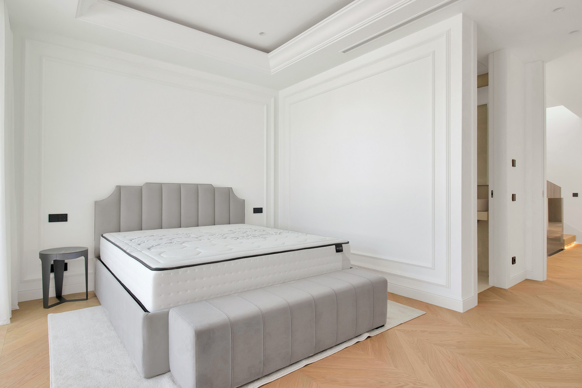 Huis te koop in The Golden Mile | 6 slaapkamers H4300111