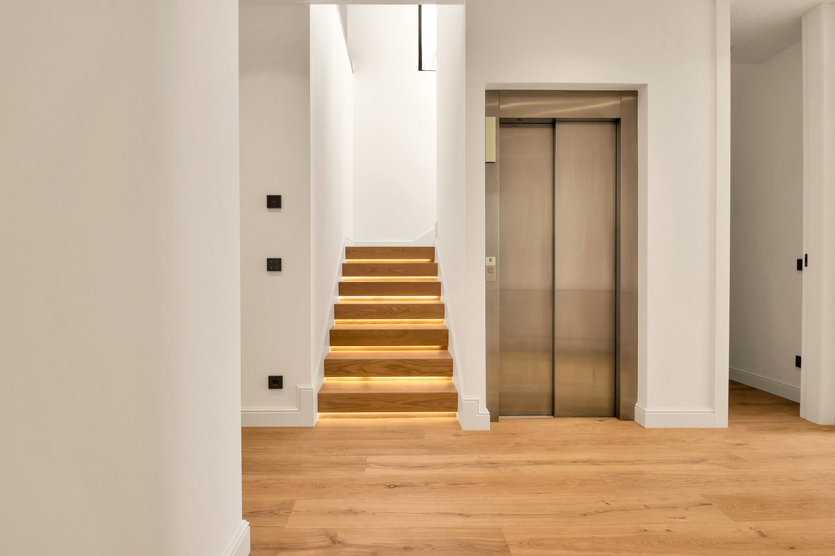 Huis te koop in The Golden Mile | 6 slaapkamers H4300111